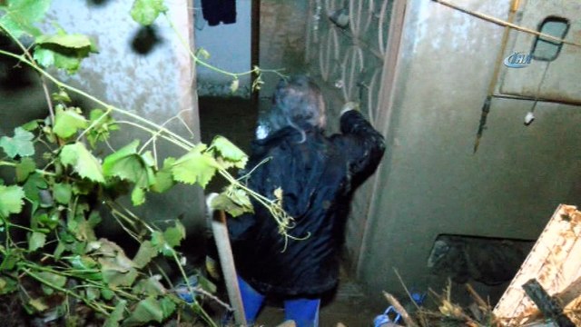 Suların çekilmesiyle içler acısı manzara ortaya çıktı... 7 saat sonra heyelan ve selin altında kalan köye ulaşım sağlandı