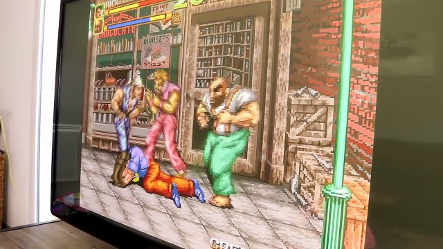 MAGIC PRANK ! Transformatrion d'objets en chocolat - La manette de jeu ! Tour de magie.