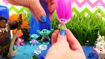 Moana Visits Trolls on their island & Princess Moana & Maui meet Poppy & Branch & find Toy Surprises