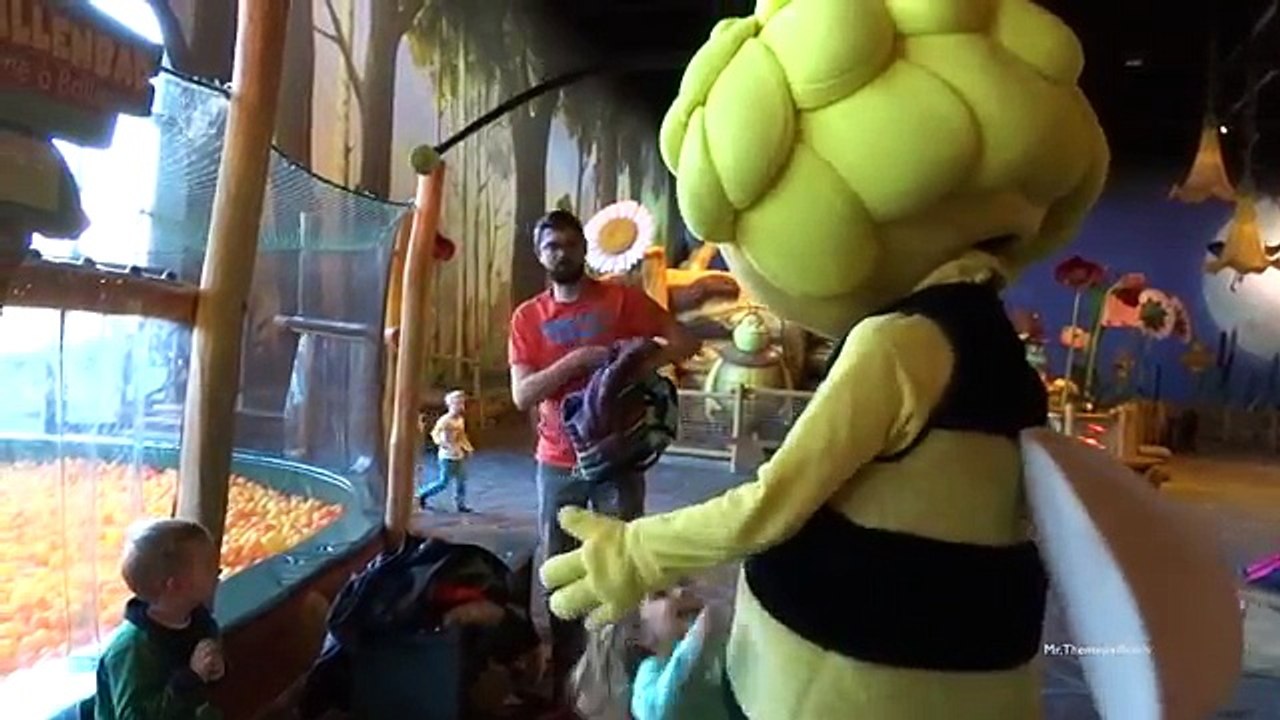 Meet & greet with maya the bee - Mayaland Plopsaland De Panne (10-12-new)
