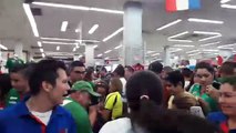 En vivo: Los jugadores de Marathón traen la copa de campeón y firman autógrafos en DIUNSA salida a La Lima