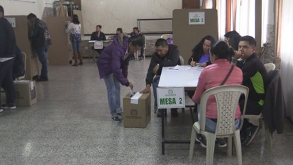 Colegios electorales abren para que colombianos elijan próximo presidente