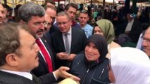Bakan Eroğlu pazarda tezgah başına geçti biber fidesi sattı