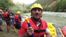 Tunceli Munzur'da Çayı'nda Rafting Gösterisi