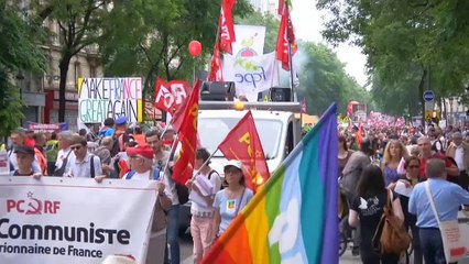 Fransa: Emek örgütlerinin çağrısıyla onbinler sokakta