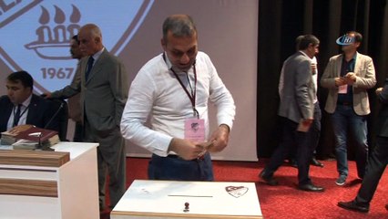 Elazığspor’da yeni başkan Mehmet Parlakyıldız oldu