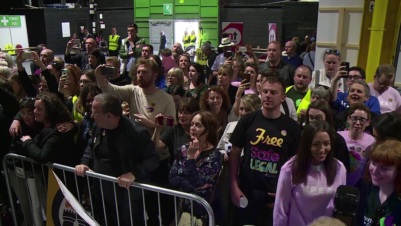 Iren stimmen klar für das Recht auf Abtreibung