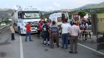 Kamyonet ve otomobil çarpıştı: 1 ölü, 2 yaralı