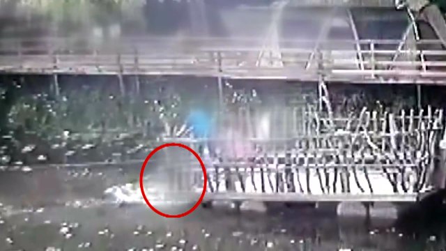 [단독] 순식간에 풍덩 ...캠핑장 아찔 사고 주의 / YTN