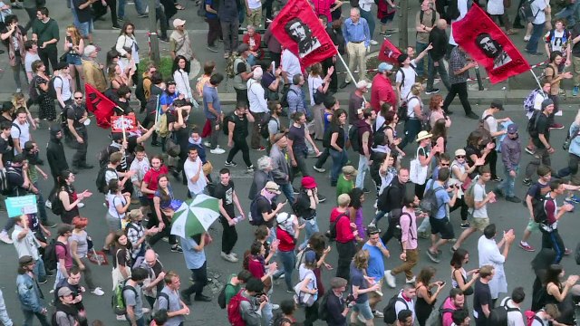 Opositores de Macron protestaron contra su política en Francia