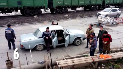 Nuk do ta besoni sa vetë dalin nga kjo veturë