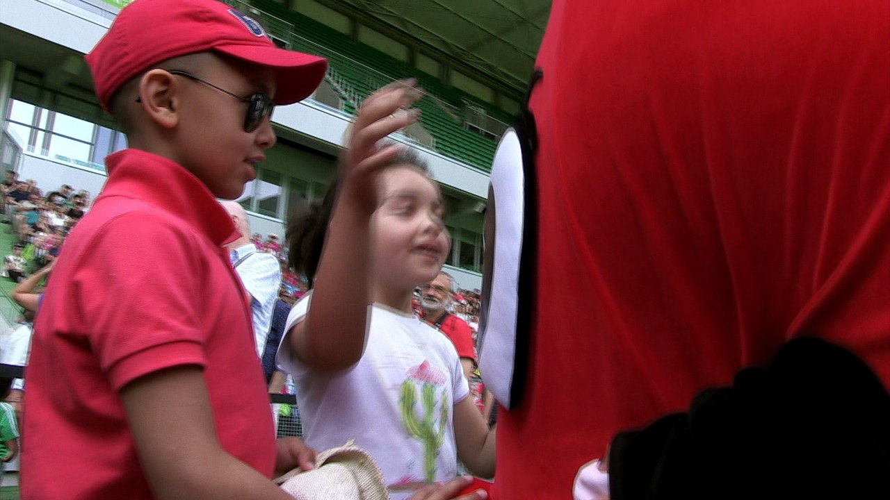 Tentative du record du monde de la plus grosse goutte de sang humaine