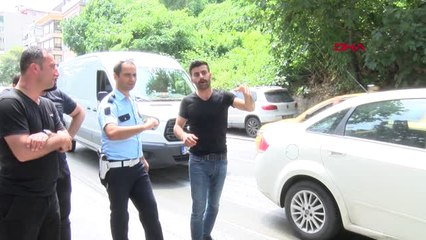 İstanbul-- Kaza Anı Kamerada; Otomobillerin İşgal Ettiği Kaldırımı Kullanamadı, Minibüs Çarptı -1 Hd