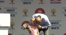Erdoğan, Sahneye Çıkardığı Kız Çocuğuna Sordu: 24 Haziran'a Kadar Çok Çalışacak mısın?