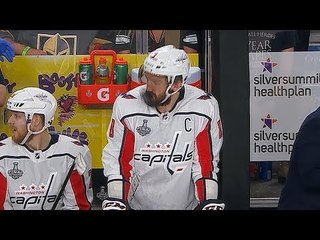 Alex Ovechkin prend le palais en pleine tête et broche à peine