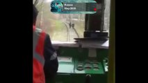 Blague de conducteur de train : klaxonner les gens sur les voies de chemin de fer !