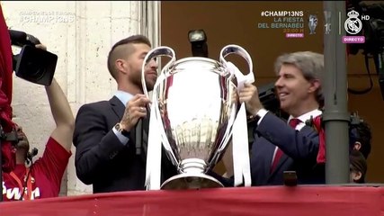 Los jugadores del Madrid celebran la Champions con la afición en la Puerta del Sol