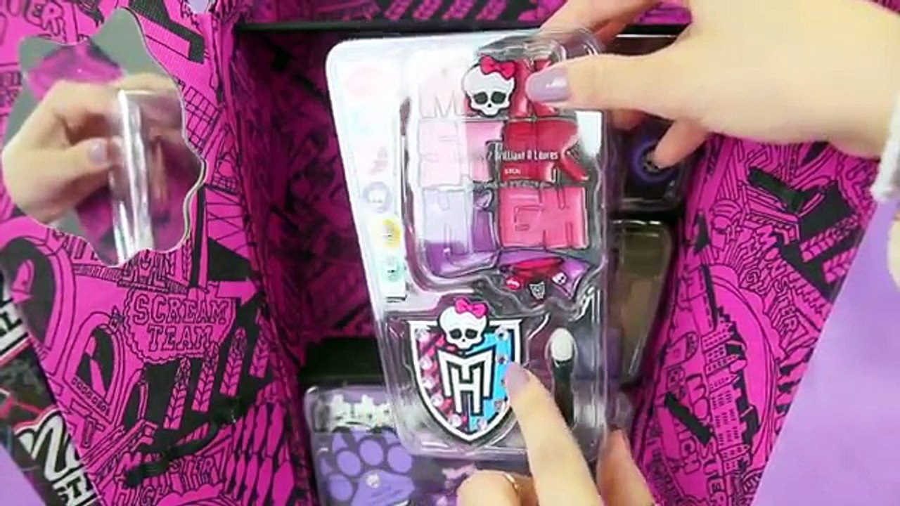 Monster High Creeperific Coffin Beauty Locker over 60 Items!