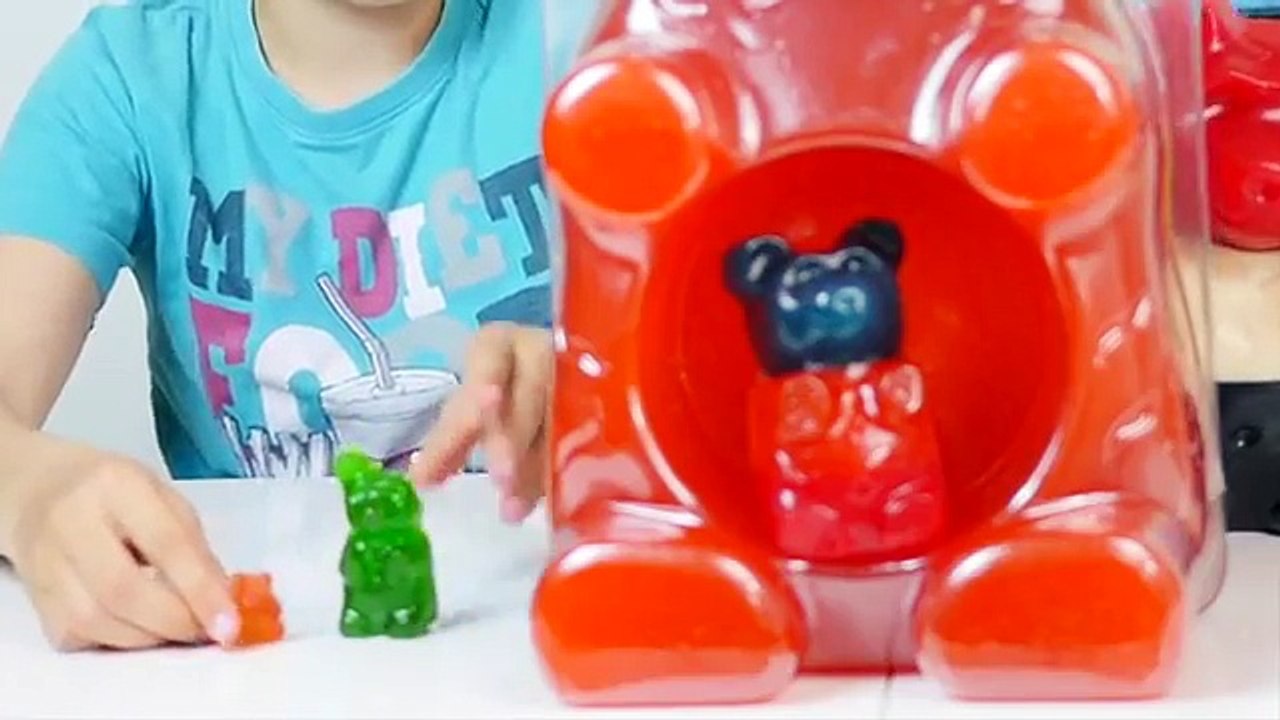 LE PLUS GROS BONBON NOUNOURS DU MONDE - Worlds Largest Party Gummy Bear Ever!