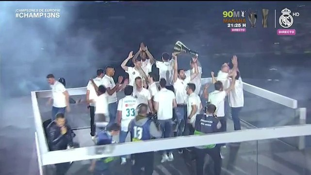 El homenaje del Santiago Bernabéu al Real Madrid de baloncesto por la Euroliga