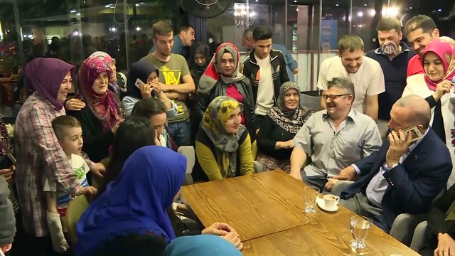 Cumhurbaşkanı Erdoğan, iftar sonrası vatandaşlarla sohbet etti - BALIKESİR