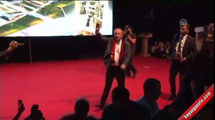 Muharrem İnce'nin korumasından skandal hareket