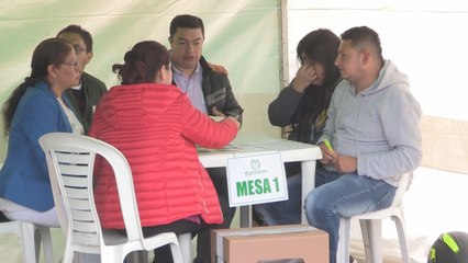 El uribista Duque y el izquierdista Petro irán a segunda vuelta en Colombia