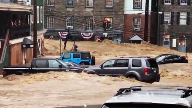 Maryland flooding: Ellicott City street turns into raging river