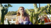 Walking On Sunshine - Greg Wise, Annabel Scholey - Walking On Sunshine - Bande-annonce (2014) : Préparez-vous pour une comédie musicale ensoleillée avec cette histoire d'amour et de musique !