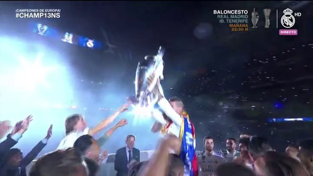 Sergio Ramos levanta La Decimotercera y cierra la fiesta del Real Madrid en el Santiago Bernabéu