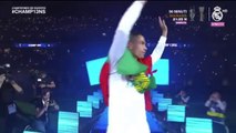 Un Cristiano muy serio se besó el escudo en la fiesta del Santiago Bernabéu