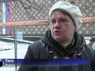 Giant Louis Vuitton trunk ordered off Red Square