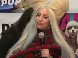 Download Video: AFP: Lady Gaga promotes 'Artpop' in Japan with life sized dolls