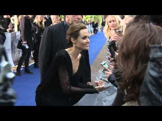 Cover Media Video: Angelina Jolie saves fan in crushing crowds