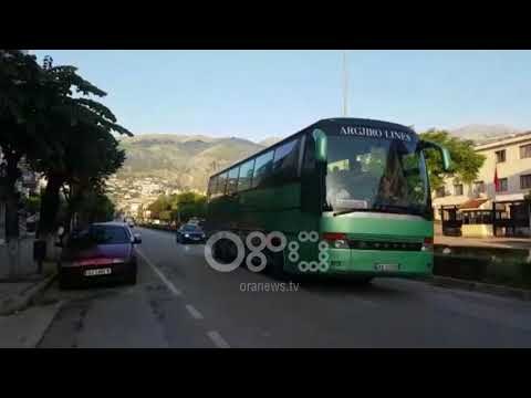 Ora News - Sot protesta e opozitës, autobusët nga rrethet nisen drejt Tiranës