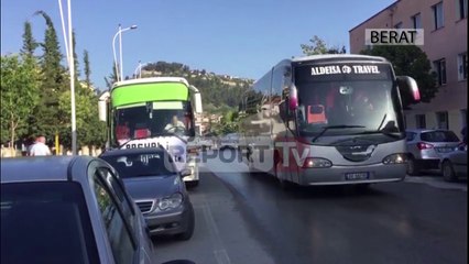 Tải video: Report TV - Protestuesit e opozitës nisen nga rrethet, na prit Pasha po vijmë