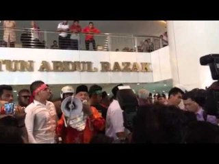 MMOTV: Penang Perkasa members demonstrate outside state administrative offices