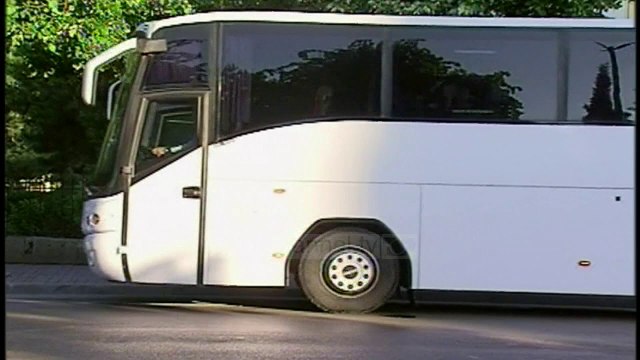 Pa Koment - “Pasha po vijmë”, protestuesit nisen drejt Tiranës - Top Channel Albania - News - Lajme