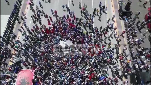 Report Tv sjell pamjet me dron nga protesta e opozitës para Kryeministrisë