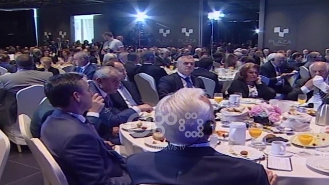 Ora News - Meta: Më shumë dialog Serbi-Kosovë, të zgjidhet çështja e emrit me Maqedoninë