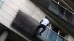 حسب وسائل الإعلام الفرنسية فإن الشاب الذي ظهر في الفيديو وهو يتسلق عمارة بباريس من أجل انقاذ طفل يتدلى من شرفة منزل، هو مالي الجنسية يدعى مامودو قساما، ويتواجد