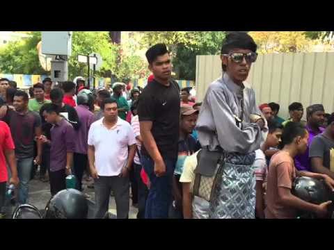 MMOTV: Hundreds converge at Taman Manggis for flash mob against Guan Eng