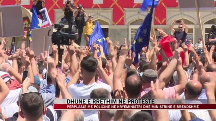 Dhune dhe rrethim ne proteste - News, Lajme - Vizion Plus