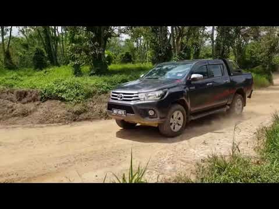 MMTV: Toyota Hilux Taxi ride at MAI Autoshow 2018
