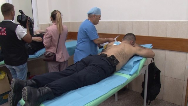 OPOZITA MBAN PROTESTEN NE BULEVARD PERPARA KRYEMINISTRISE, BASHA KERKON LARGIMIN E QEVERISE LAJM