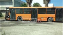 Report TV - Digjet gjatë natës autobusi i linjës urbane në Vlorë