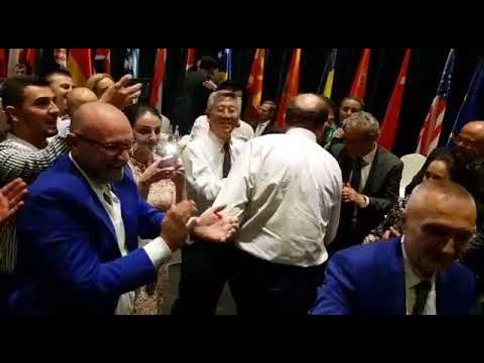 Ora News - "Gëzuar Baftjar", Meta dhe Lu ia marrin valles pas protestës së opozitës