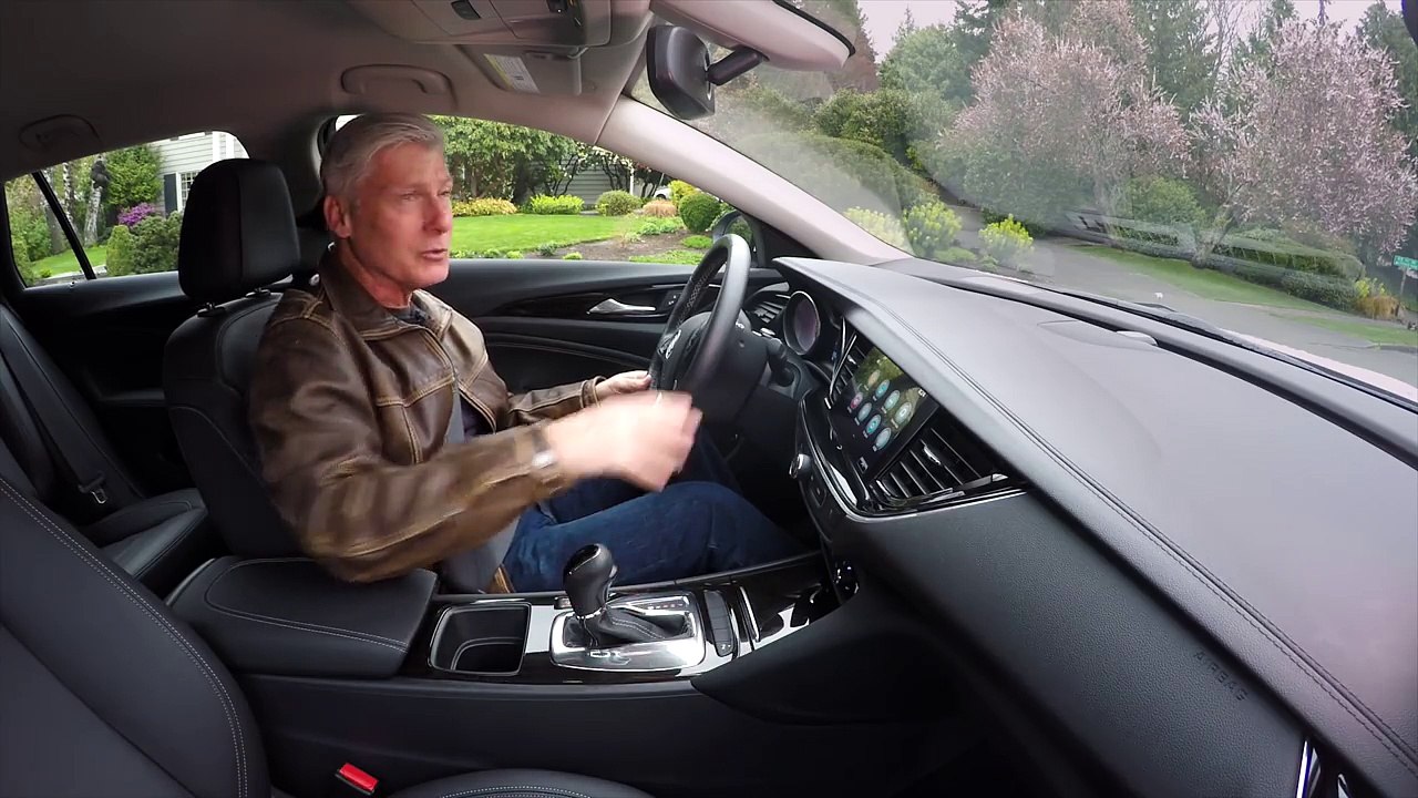 2018 Buick Regal TourX Essence AWD Car Review