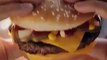 ¡La nueva Quarter Pounder de McDonald's está brutal! Es tan buena que te dejará speechless, como a mi amigo Pachito. Try one now, thank me later! #ad