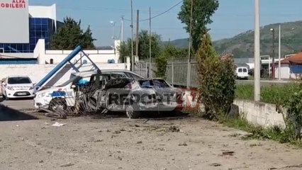 Report TV - Aksident në Elbasan, mjeti del nga rruga dhe digjet bashkë me drejtuesin